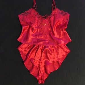 🌟 VS Red Vtg Gold Label Cami & Tap Short Set 🌟